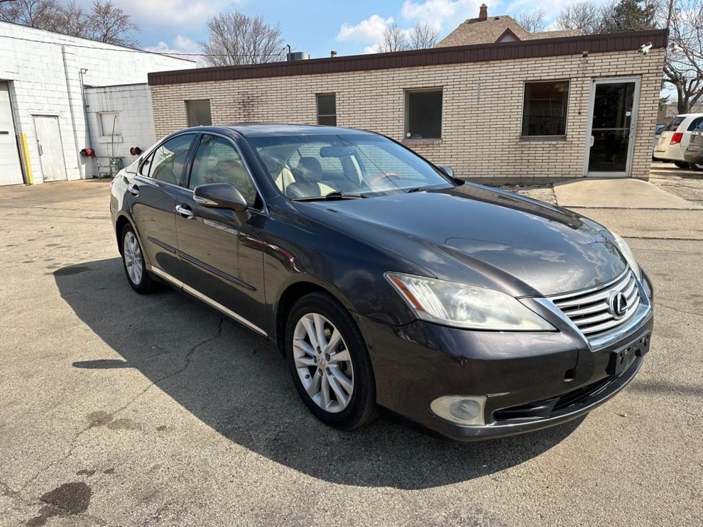 2010 GRAY LEXUS ES 350 (JTHBK1EG2A2) with an 3.5L engine, Automatic transmission, located at 1708 Broadway, Rockford, IL, 61104, (815) 397-5010, 42.252522, -89.069359 - Photo#1
