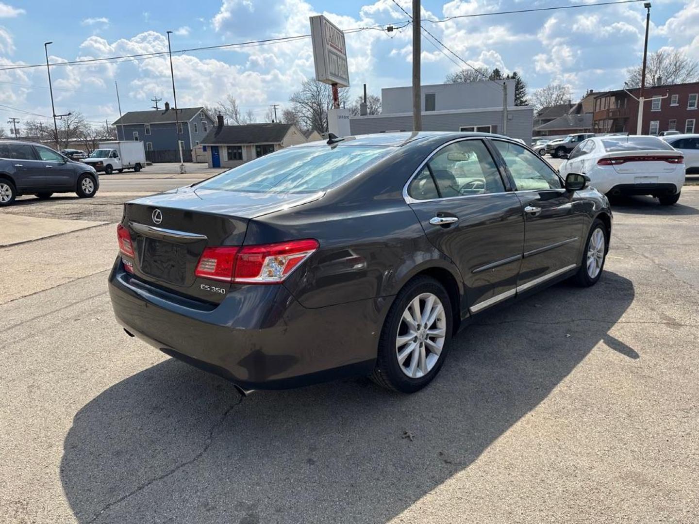2010 GRAY LEXUS ES 350 (JTHBK1EG2A2) with an 3.5L engine, Automatic transmission, located at 1708 Broadway, Rockford, IL, 61104, (815) 397-5010, 42.252522, -89.069359 - Photo#2
