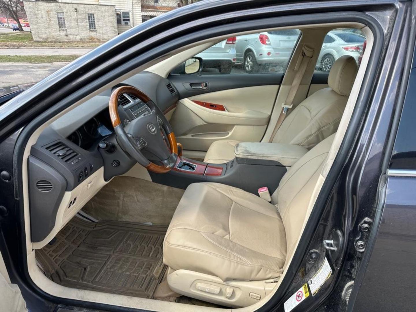 2010 GRAY LEXUS ES 350 (JTHBK1EG2A2) with an 3.5L engine, Automatic transmission, located at 1708 Broadway, Rockford, IL, 61104, (815) 397-5010, 42.252522, -89.069359 - Photo#6