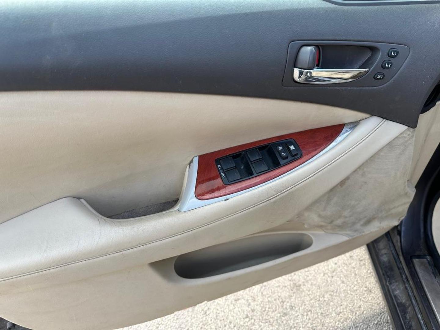 2010 GRAY LEXUS ES 350 (JTHBK1EG2A2) with an 3.5L engine, Automatic transmission, located at 1708 Broadway, Rockford, IL, 61104, (815) 397-5010, 42.252522, -89.069359 - Photo#7