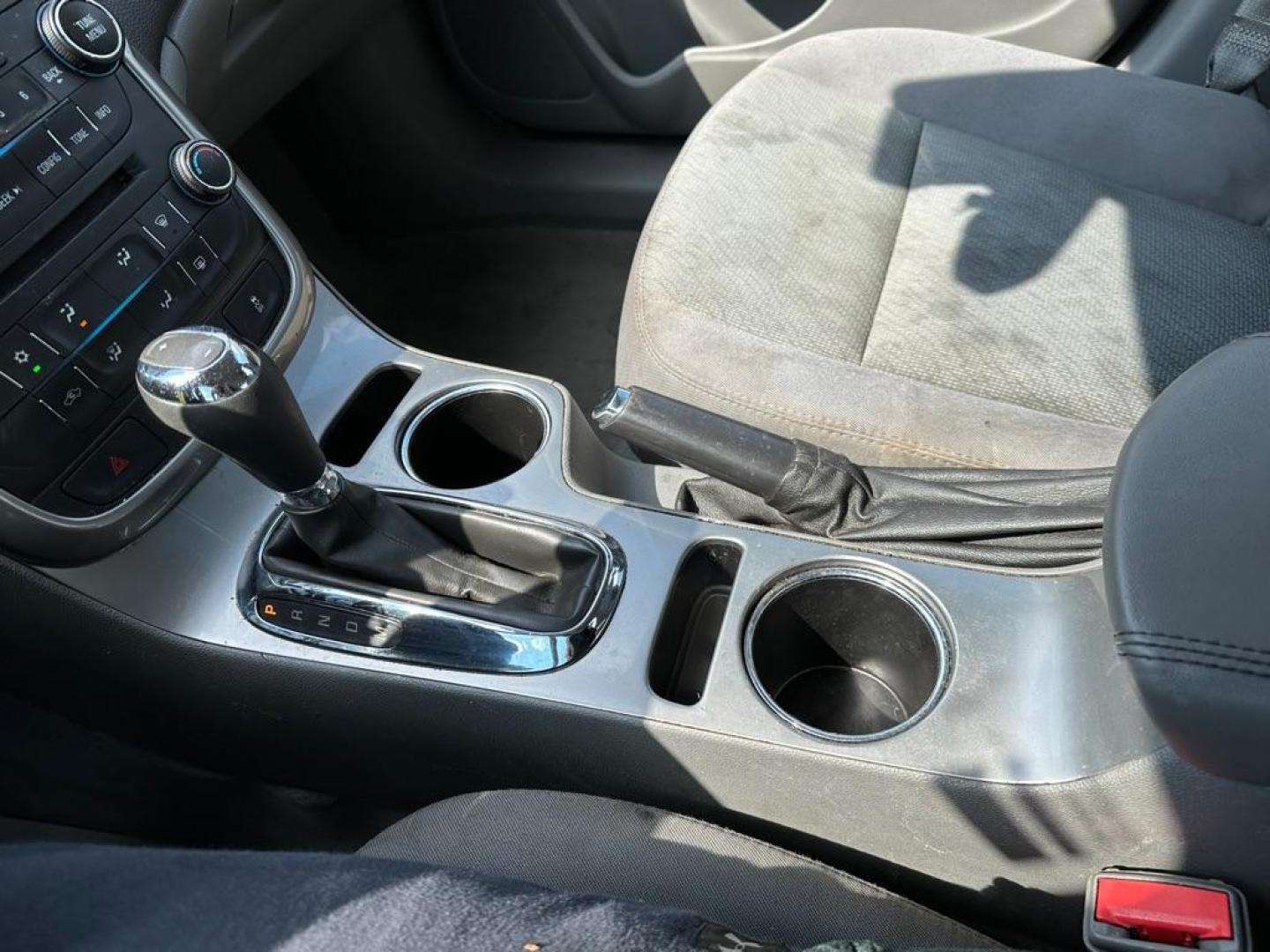 2014 SILVER CHEVROLET MALIBU LS (1G11B5SL7EF) with an 2.5L engine, Automatic transmission, located at 1708 Broadway, Rockford, IL, 61104, (815) 397-5010, 42.252522, -89.069359 - Photo#12