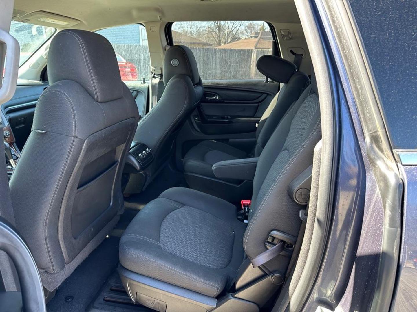 2014 BLUE CHEVROLET TRAVERSE LT (1GNKRGKD9EJ) with an 3.6L engine, Automatic transmission, located at 1708 Broadway, Rockford, IL, 61104, (815) 397-5010, 42.252522, -89.069359 - Photo#4