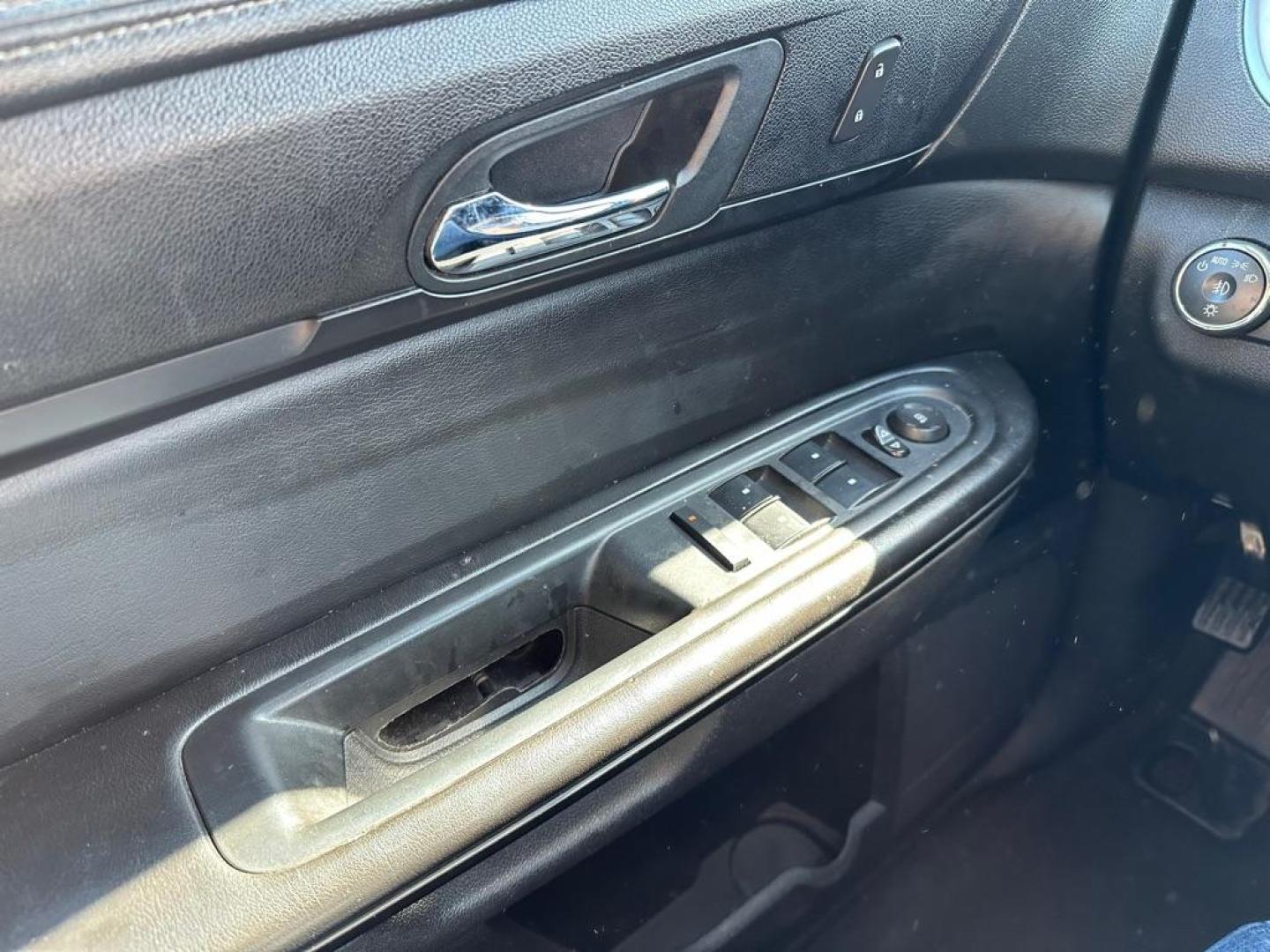 2014 BLUE CHEVROLET TRAVERSE LT (1GNKRGKD9EJ) with an 3.6L engine, Automatic transmission, located at 1708 Broadway, Rockford, IL, 61104, (815) 397-5010, 42.252522, -89.069359 - Photo#8