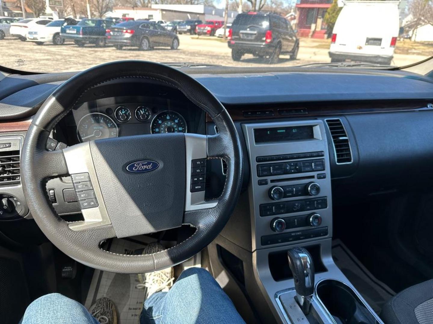 2009 WHITE FORD FLEX SEL (2FMEK62C89B) with an 3.5L engine, Automatic transmission, located at 1708 Broadway, Rockford, IL, 61104, (815) 397-5010, 42.252522, -89.069359 - Photo#10