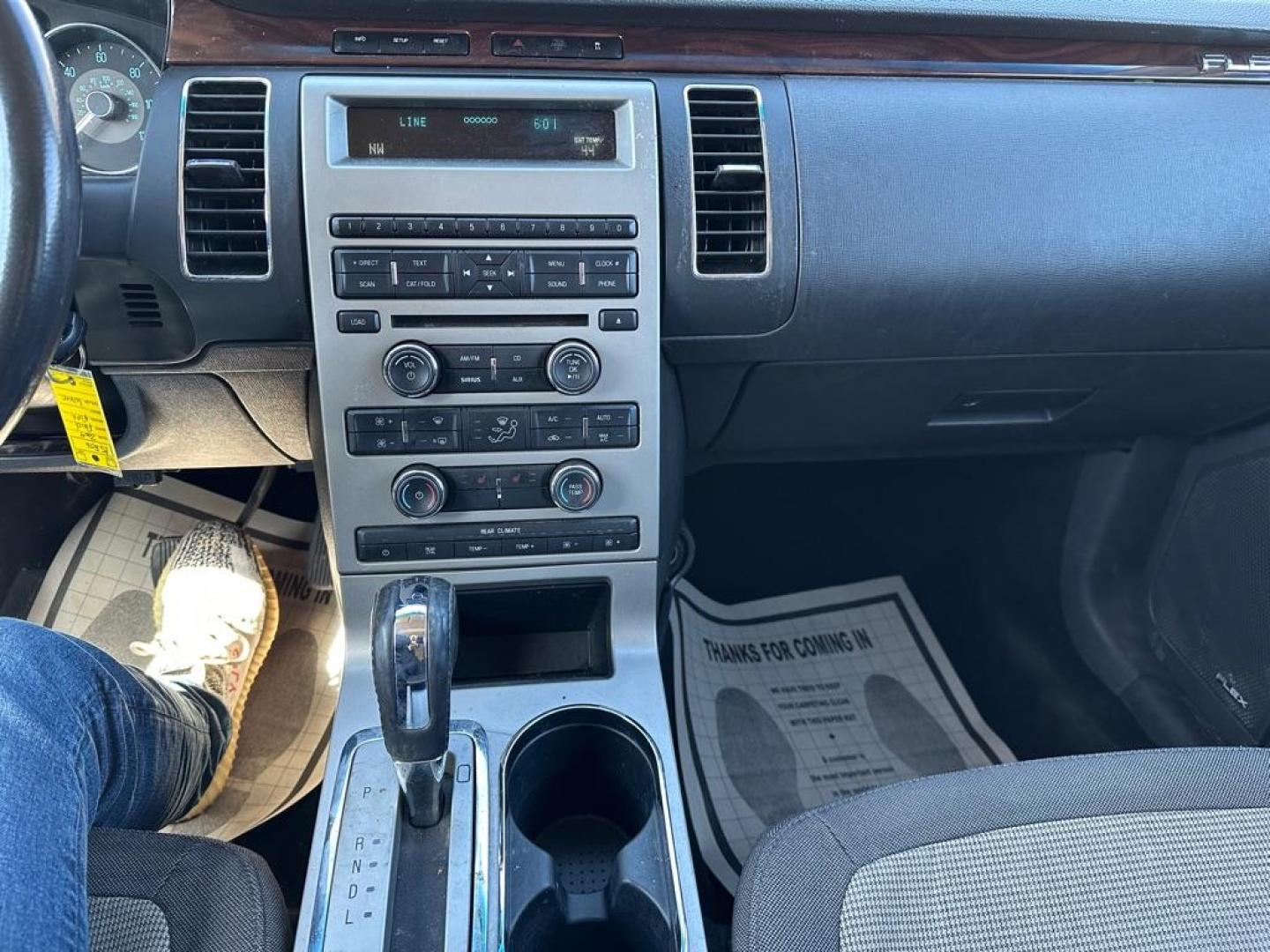2009 WHITE FORD FLEX SEL (2FMEK62C89B) with an 3.5L engine, Automatic transmission, located at 1708 Broadway, Rockford, IL, 61104, (815) 397-5010, 42.252522, -89.069359 - Photo#12