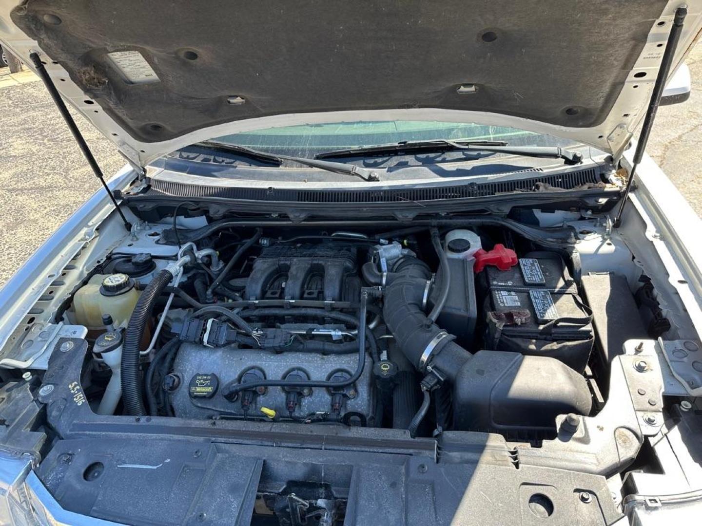 2009 WHITE FORD FLEX SEL (2FMEK62C89B) with an 3.5L engine, Automatic transmission, located at 1708 Broadway, Rockford, IL, 61104, (815) 397-5010, 42.252522, -89.069359 - Photo#14