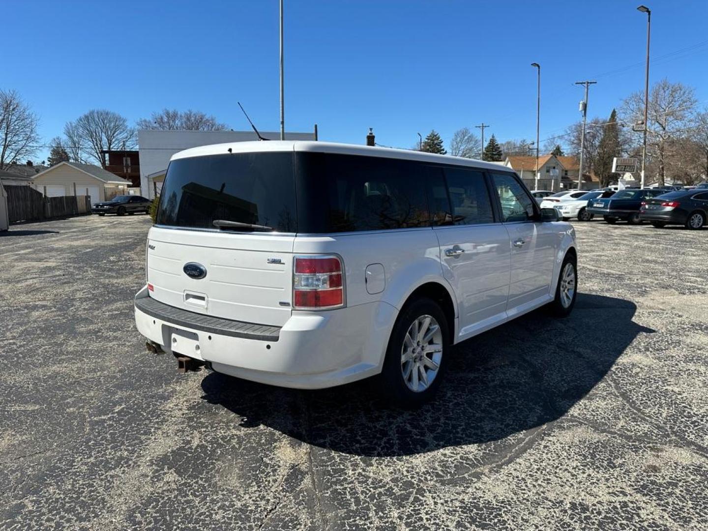 2009 WHITE FORD FLEX SEL (2FMEK62C89B) with an 3.5L engine, Automatic transmission, located at 1708 Broadway, Rockford, IL, 61104, (815) 397-5010, 42.252522, -89.069359 - Photo#2