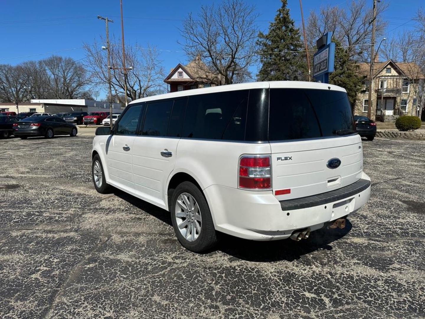 2009 WHITE FORD FLEX SEL (2FMEK62C89B) with an 3.5L engine, Automatic transmission, located at 1708 Broadway, Rockford, IL, 61104, (815) 397-5010, 42.252522, -89.069359 - Photo#3