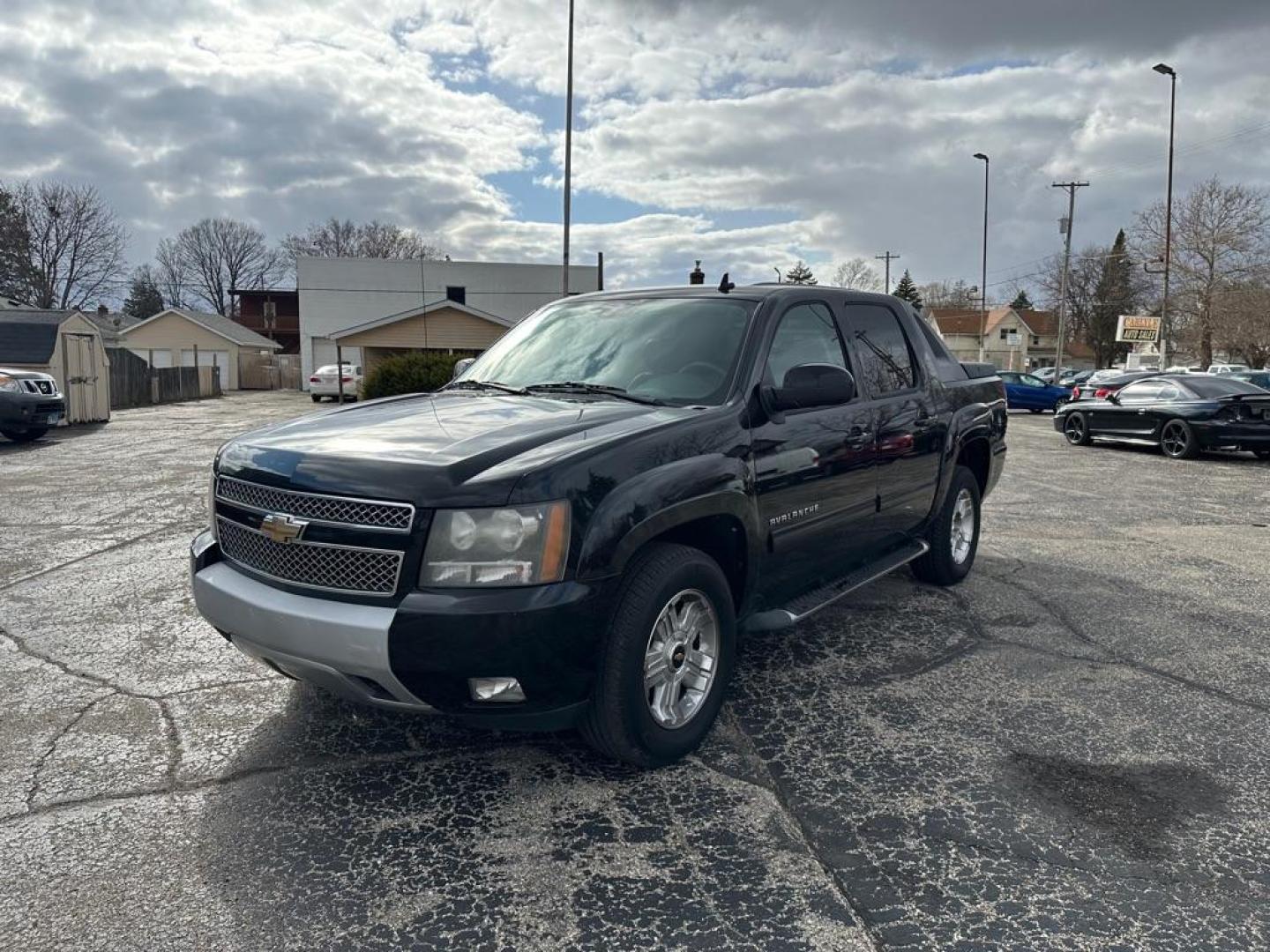 2010 BLACK CHEVROLET AVALANCHE LT (3GNNCFE07AG) with an 5.3L engine, Automatic transmission, located at 1708 Broadway, Rockford, IL, 61104, (815) 397-5010, 42.252522, -89.069359 - Photo#0