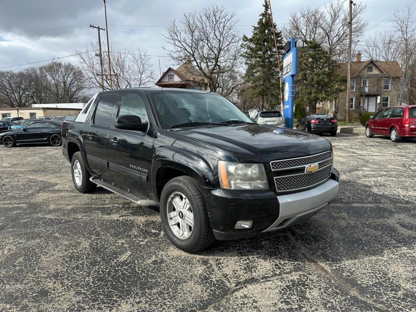 2010 BLACK CHEVROLET AVALANCHE LT (3GNNCFE07AG) with an 5.3L engine, Automatic transmission, located at 1708 Broadway, Rockford, IL, 61104, (815) 397-5010, 42.252522, -89.069359 - Photo#1