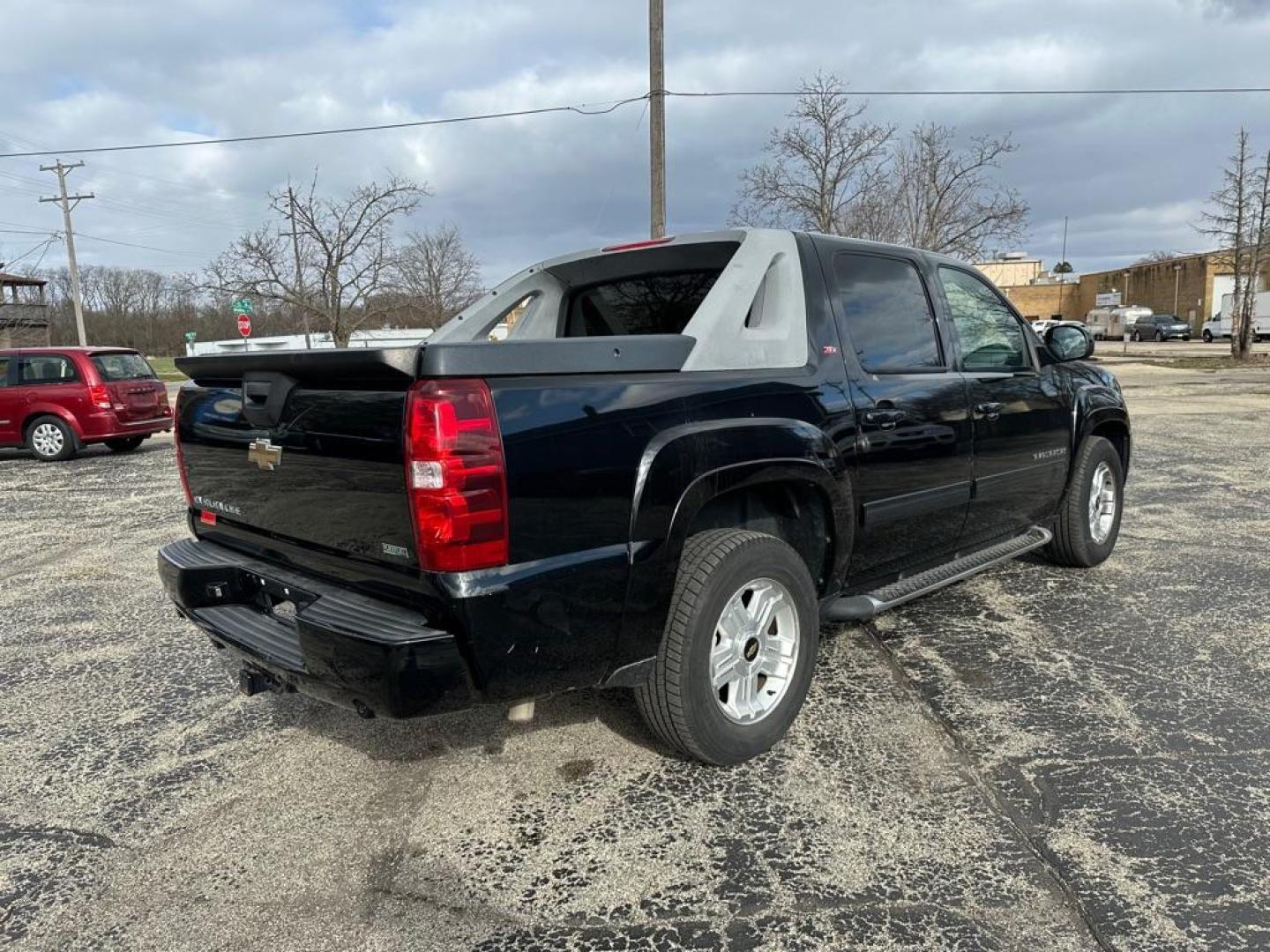 2010 BLACK CHEVROLET AVALANCHE LT (3GNNCFE07AG) with an 5.3L engine, Automatic transmission, located at 1708 Broadway, Rockford, IL, 61104, (815) 397-5010, 42.252522, -89.069359 - Photo#2