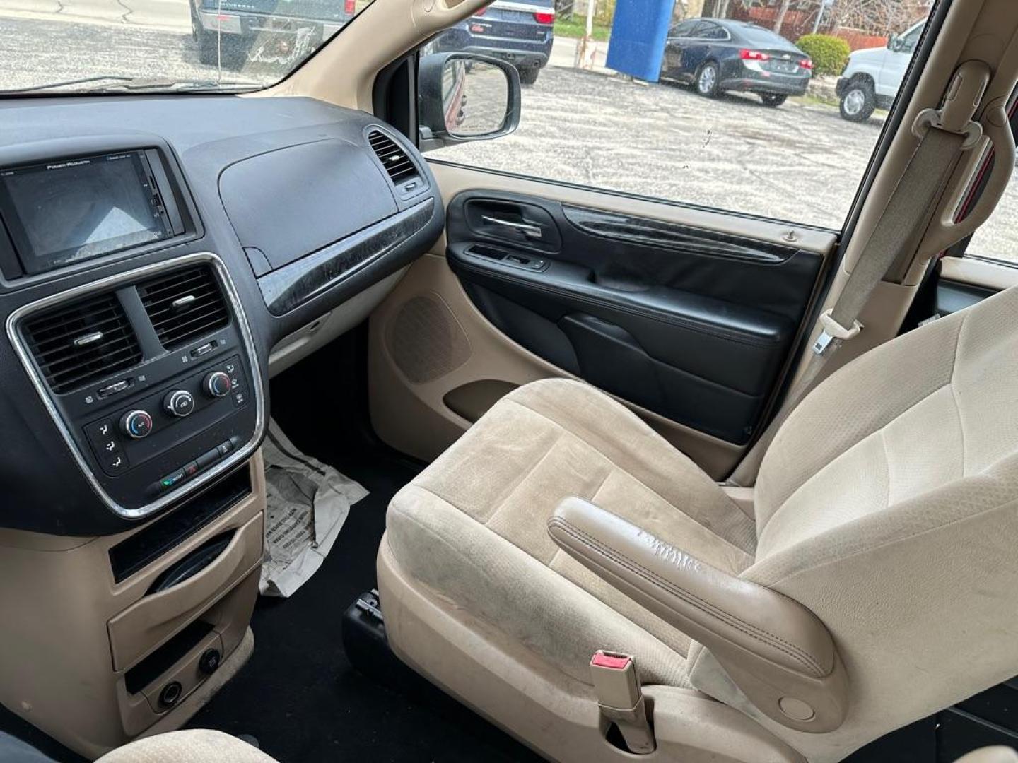 2014 RED DODGE GRAND CARAVAN SE (2C4RDGBG7ER) with an 3.6L engine, Automatic transmission, located at 1708 Broadway, Rockford, IL, 61104, (815) 397-5010, 42.252522, -89.069359 - Photo#10
