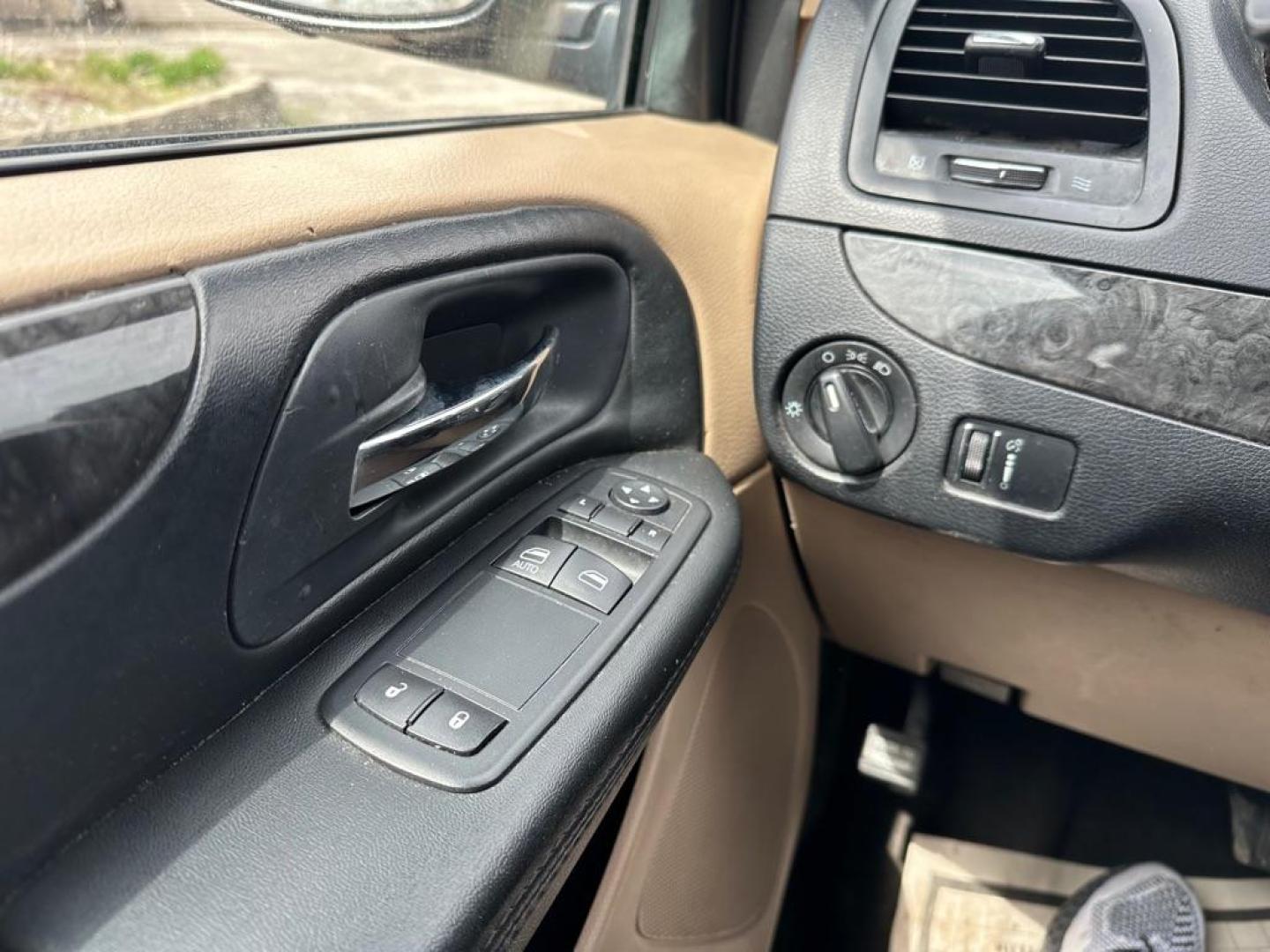 2014 RED DODGE GRAND CARAVAN SE (2C4RDGBG7ER) with an 3.6L engine, Automatic transmission, located at 1708 Broadway, Rockford, IL, 61104, (815) 397-5010, 42.252522, -89.069359 - Photo#11