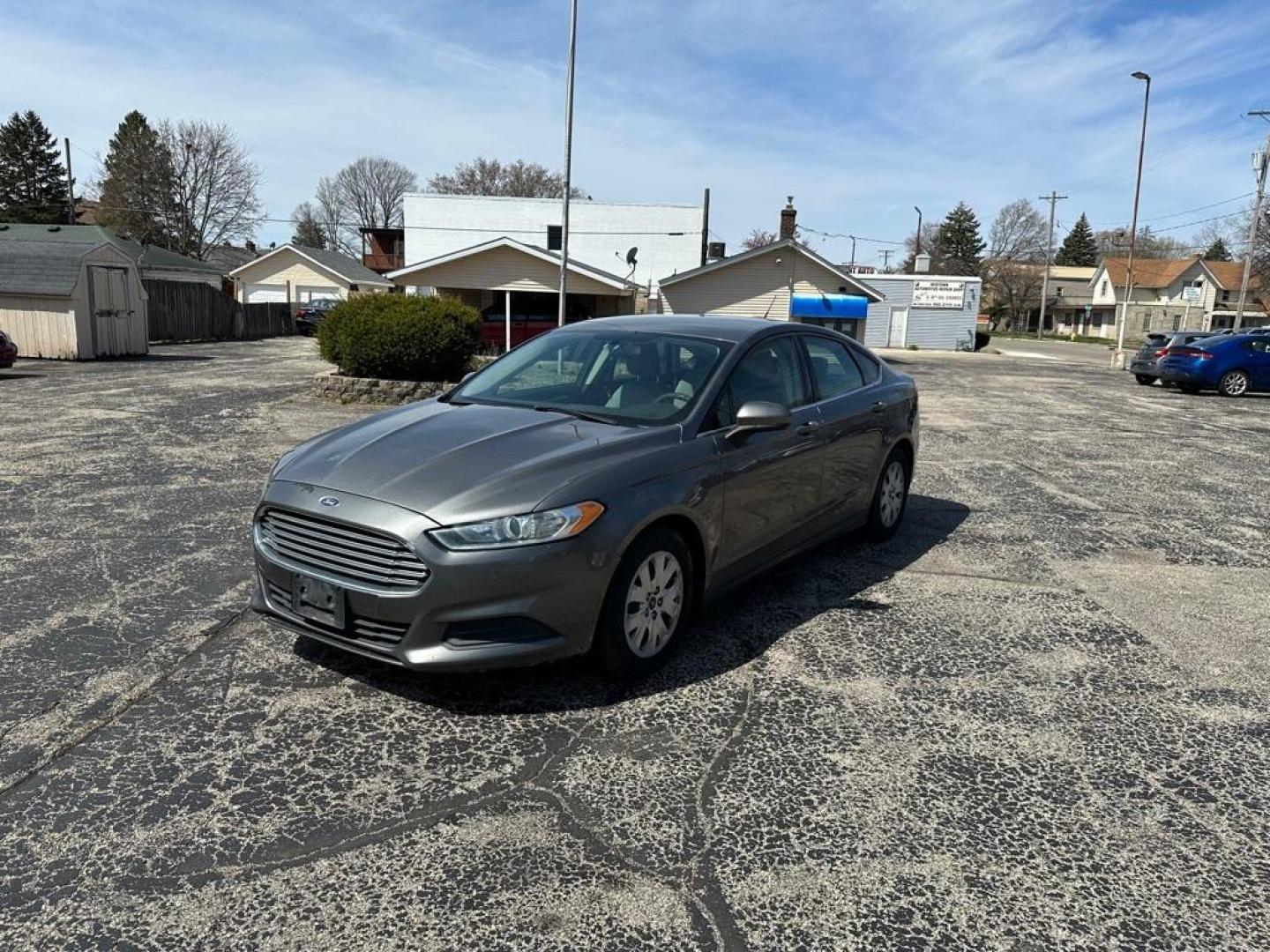 2014 GRAY FORD FUSION S (3FA6P0G78ER) with an 2.5L engine, Automatic transmission, located at 1708 Broadway, Rockford, IL, 61104, (815) 397-5010, 42.252522, -89.069359 - Photo#0