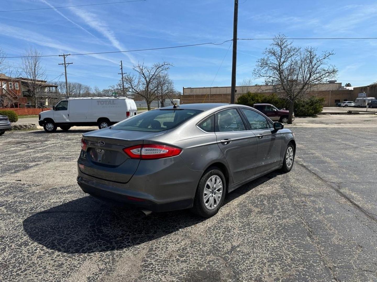2014 GRAY FORD FUSION S (3FA6P0G78ER) with an 2.5L engine, Automatic transmission, located at 1708 Broadway, Rockford, IL, 61104, (815) 397-5010, 42.252522, -89.069359 - Photo#2