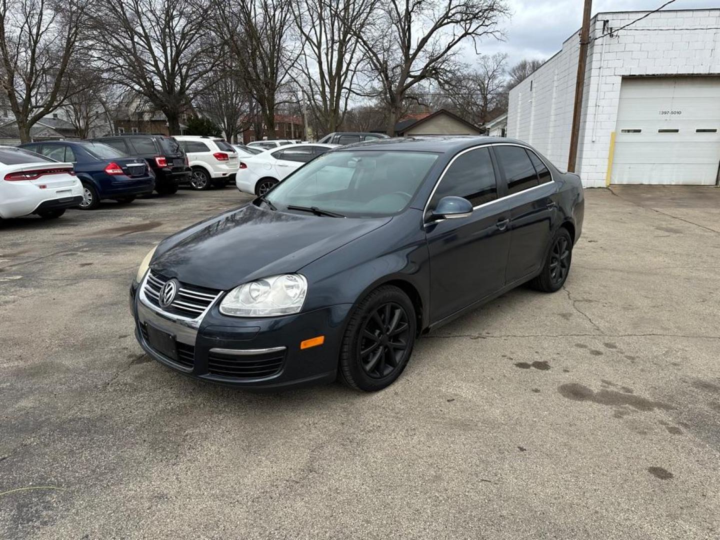 2010 BLUE VOLKSWAGEN JETTA SE (3VWRX7AJXAM) with an 2.5L engine, Automatic transmission, located at 1708 Broadway, Rockford, IL, 61104, (815) 397-5010, 42.252522, -89.069359 - Photo#0