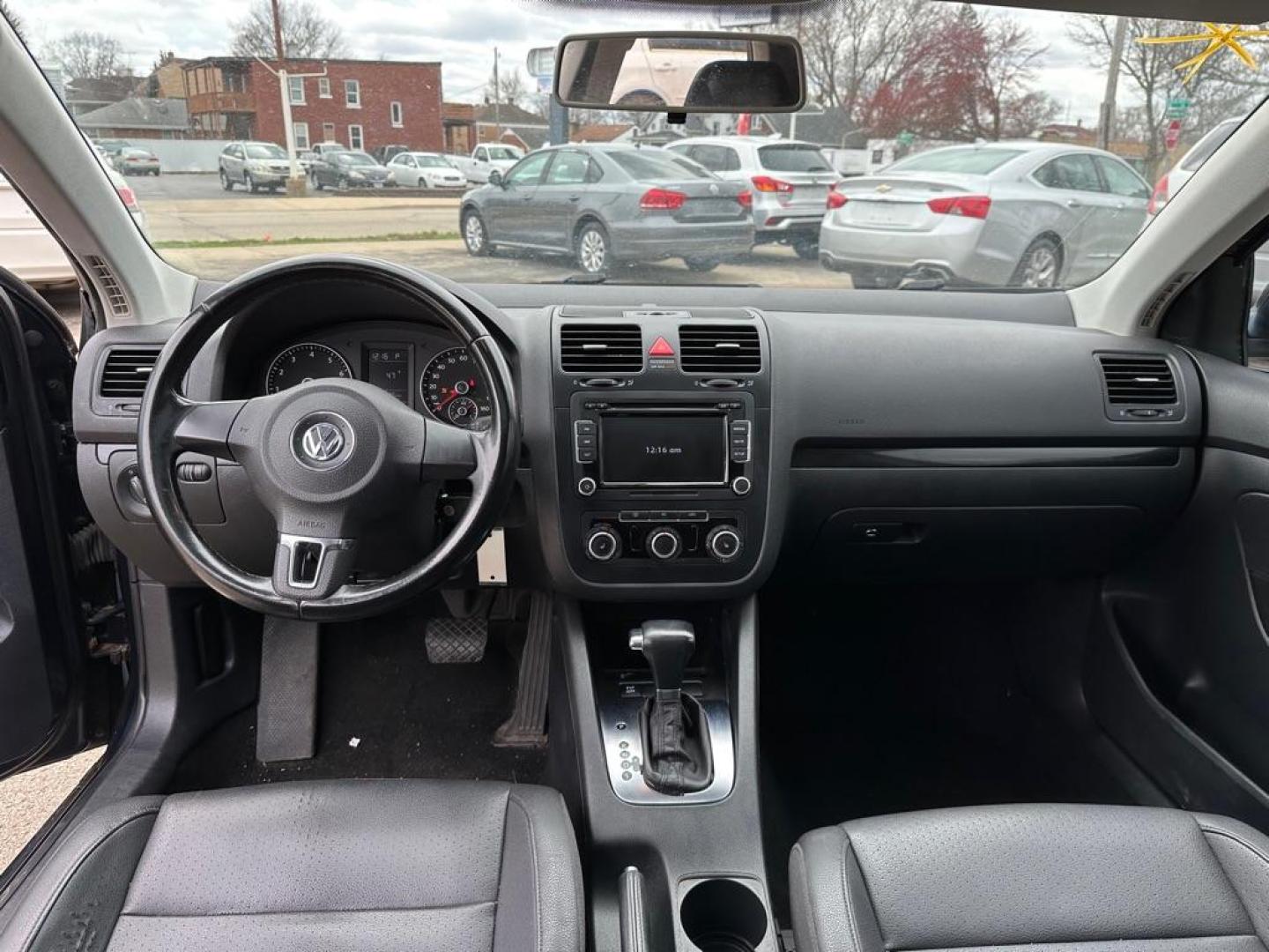 2010 BLUE VOLKSWAGEN JETTA SE (3VWRX7AJXAM) with an 2.5L engine, Automatic transmission, located at 1708 Broadway, Rockford, IL, 61104, (815) 397-5010, 42.252522, -89.069359 - Photo#5