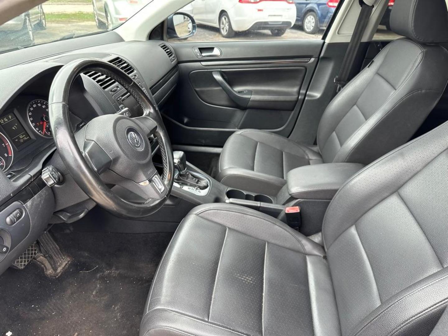 2010 BLUE VOLKSWAGEN JETTA SE (3VWRX7AJXAM) with an 2.5L engine, Automatic transmission, located at 1708 Broadway, Rockford, IL, 61104, (815) 397-5010, 42.252522, -89.069359 - Photo#7