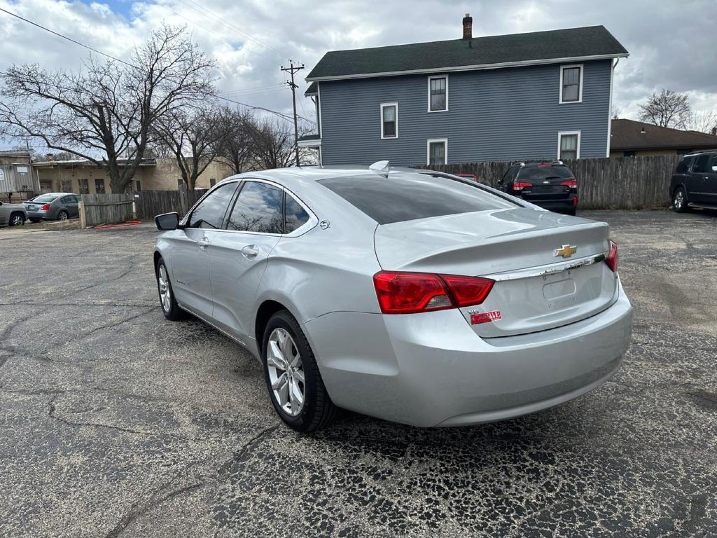 2019 SILVER CHEVROLET IMPALA LT (1G11Z5S34KU) with an 3.6L engine, Automatic transmission, located at 1708 Broadway, Rockford, IL, 61104, (815) 397-5010, 42.252522, -89.069359- Photo#2