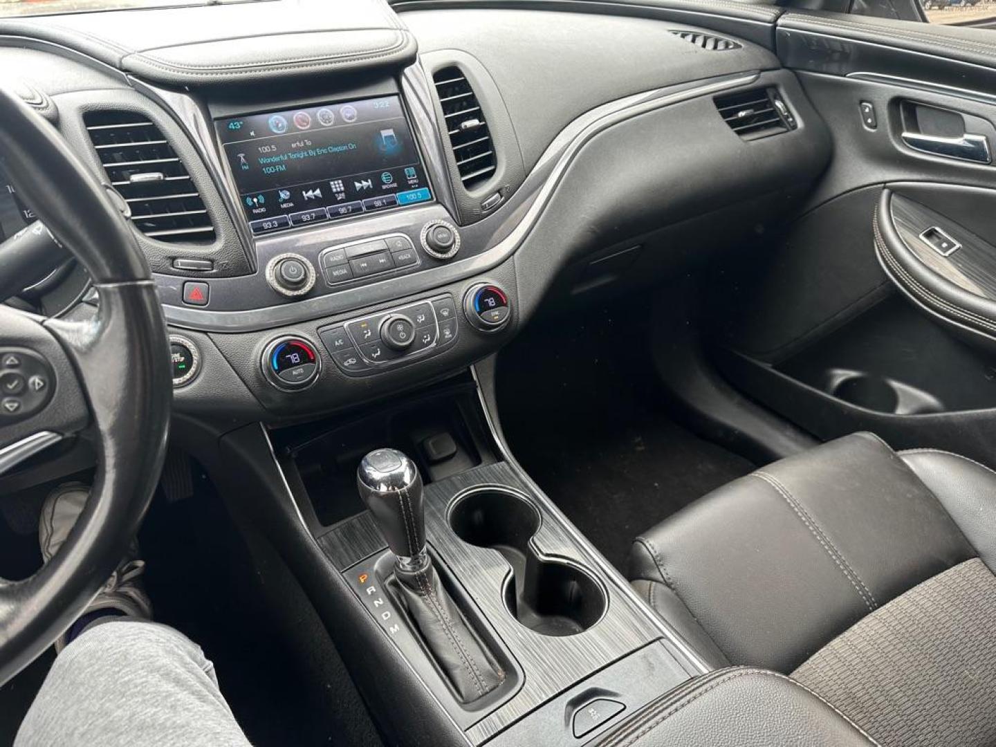 2019 SILVER CHEVROLET IMPALA LT (1G11Z5S34KU) with an 3.6L engine, Automatic transmission, located at 1708 Broadway, Rockford, IL, 61104, (815) 397-5010, 42.252522, -89.069359- Photo#8