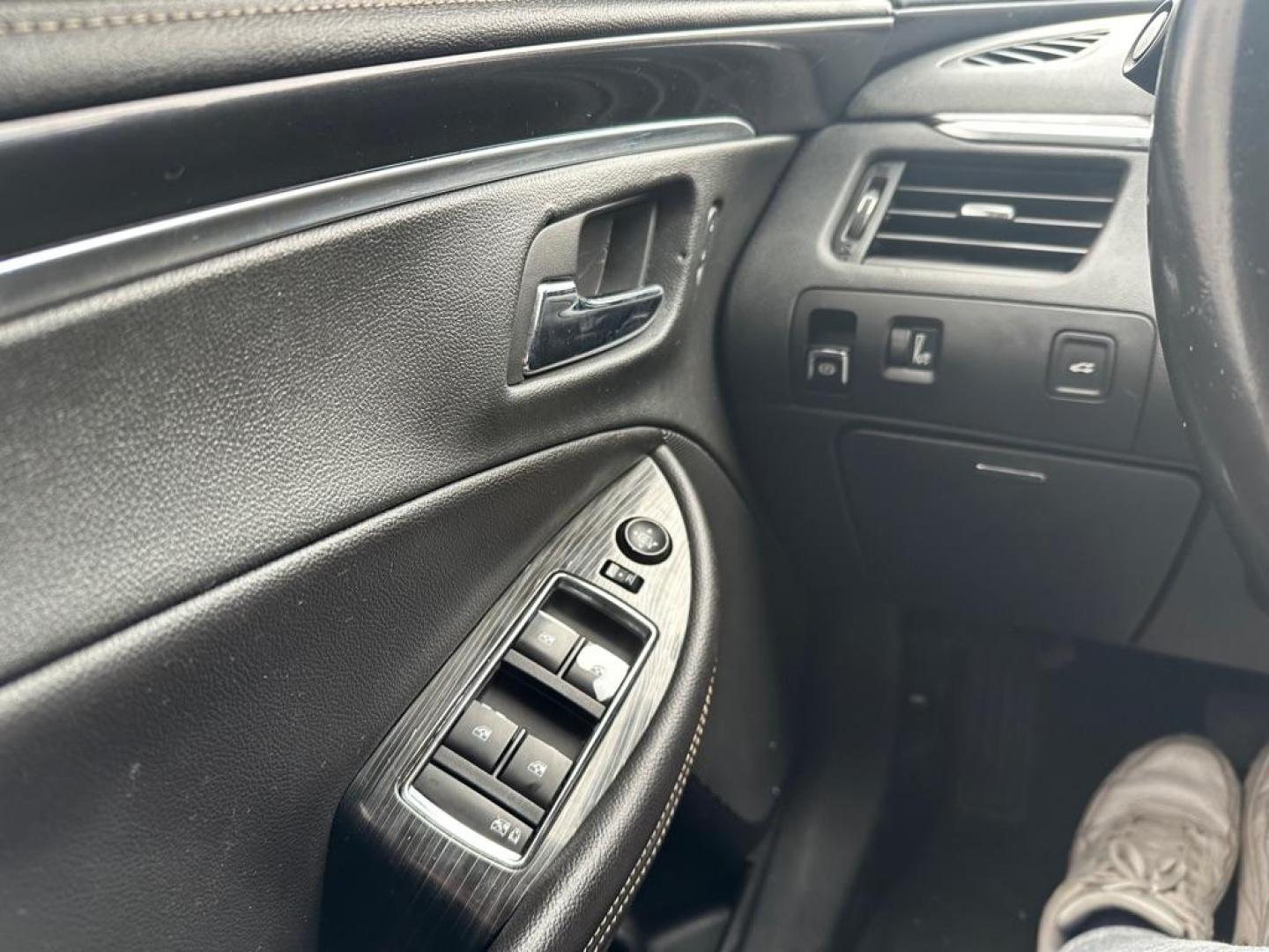 2019 SILVER CHEVROLET IMPALA LT (1G11Z5S34KU) with an 3.6L engine, Automatic transmission, located at 1708 Broadway, Rockford, IL, 61104, (815) 397-5010, 42.252522, -89.069359 - Photo#11