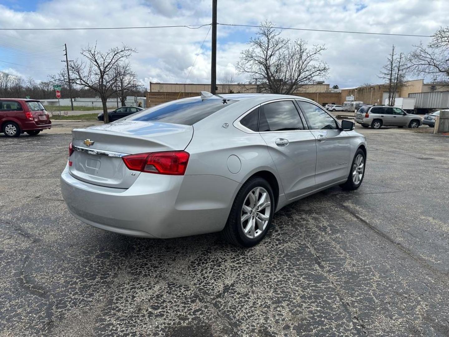 2019 SILVER CHEVROLET IMPALA LT (1G11Z5S34KU) with an 3.6L engine, Automatic transmission, located at 1708 Broadway, Rockford, IL, 61104, (815) 397-5010, 42.252522, -89.069359 - Photo#1