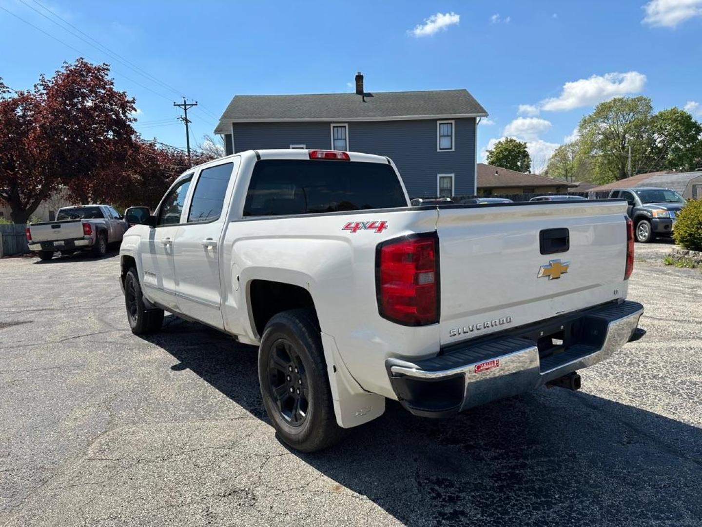 2014 WHITE CHEVROLET SILVERADO 1500 LT (3GCUKREC9EG) with an 5.3L engine, Automatic transmission, located at 1708 Broadway, Rockford, IL, 61104, (815) 397-5010, 42.252522, -89.069359 - Photo#3