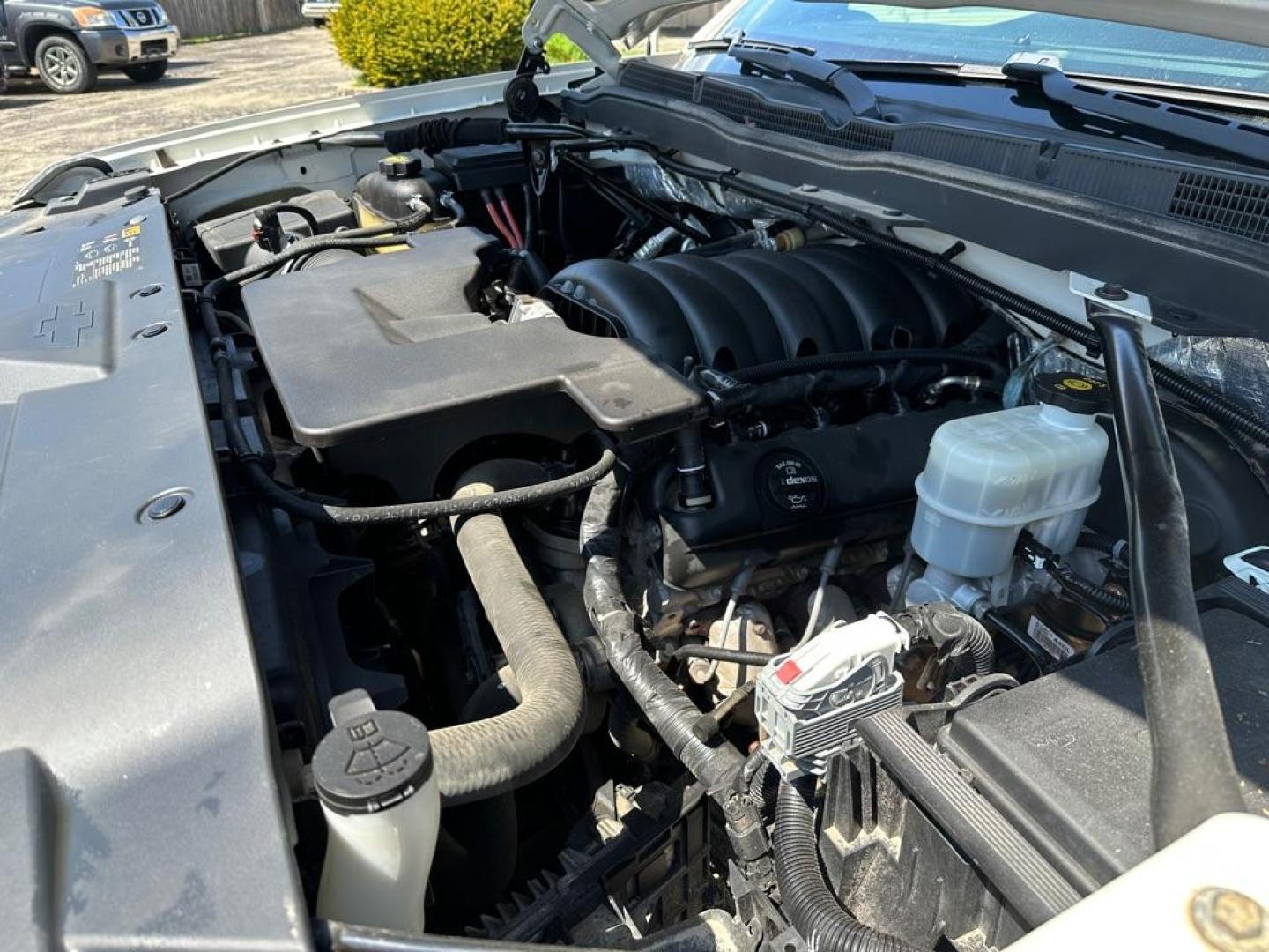 2014 WHITE CHEVROLET SILVERADO 1500 LT (3GCUKREC9EG) with an 5.3L engine, Automatic transmission, located at 1708 Broadway, Rockford, IL, 61104, (815) 397-5010, 42.252522, -89.069359 - Photo#12