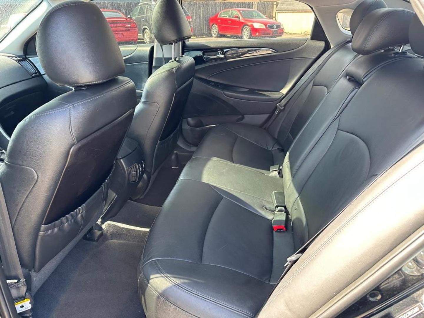 2012 BLACK HYUNDAI SONATA SE (5NPEC4AC7CH) with an 2.4L engine, Automatic transmission, located at 1708 Broadway, Rockford, IL, 61104, (815) 397-5010, 42.252522, -89.069359 - Photo#4