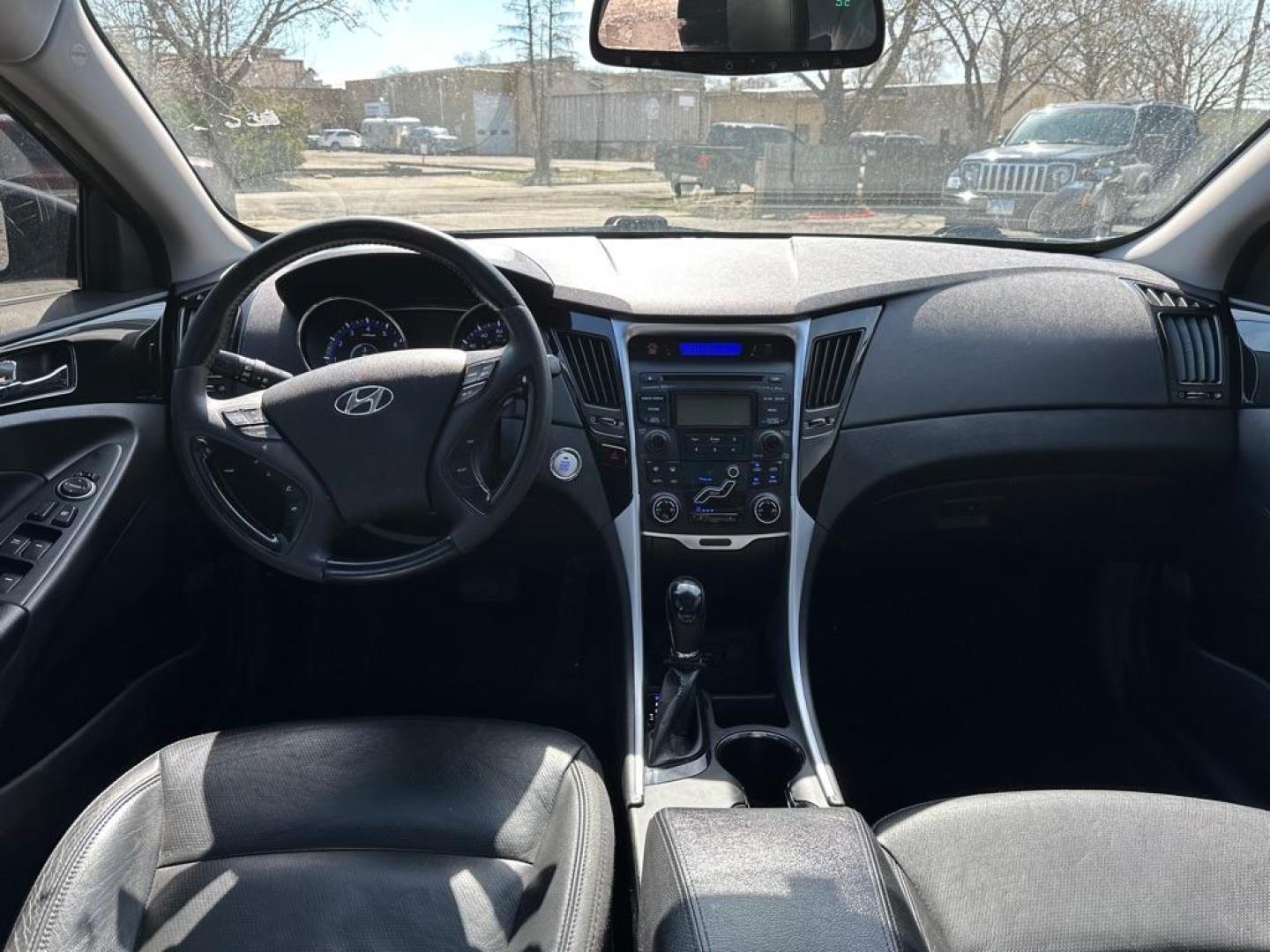 2012 BLACK HYUNDAI SONATA SE (5NPEC4AC7CH) with an 2.4L engine, Automatic transmission, located at 1708 Broadway, Rockford, IL, 61104, (815) 397-5010, 42.252522, -89.069359 - Photo#5