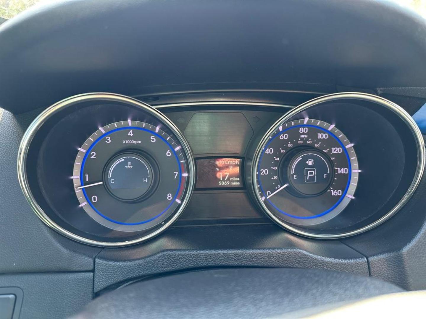 2012 BLACK HYUNDAI SONATA SE (5NPEC4AC7CH) with an 2.4L engine, Automatic transmission, located at 1708 Broadway, Rockford, IL, 61104, (815) 397-5010, 42.252522, -89.069359 - Photo#8