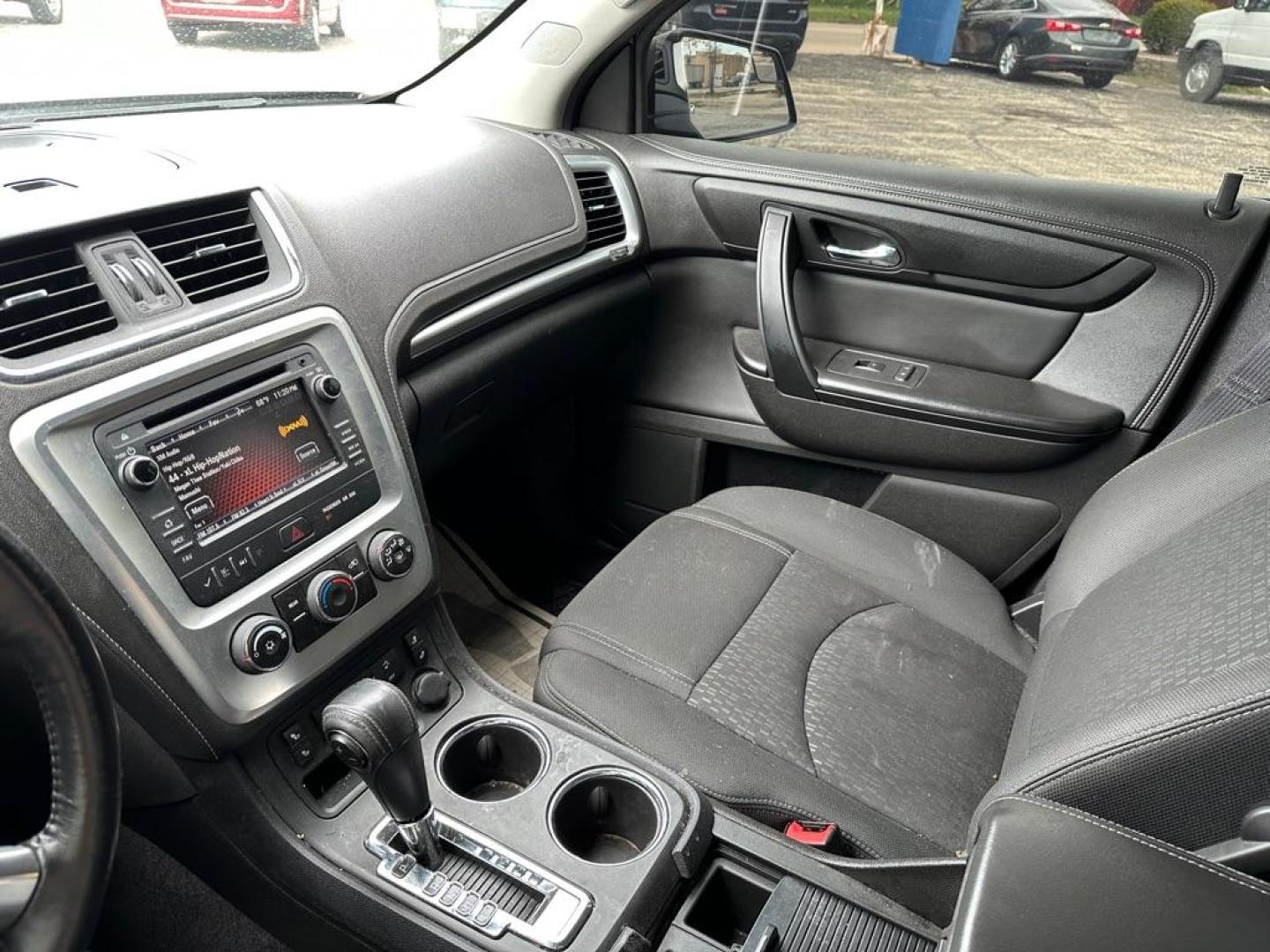 2014 GRAY GMC ACADIA SLE (1GKKRPKD4EJ) with an 3.6L engine, Automatic transmission, located at 1708 Broadway, Rockford, IL, 61104, (815) 397-5010, 42.252522, -89.069359 - Photo#11
