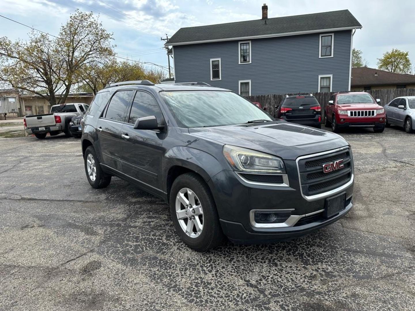 2014 GRAY GMC ACADIA SLE (1GKKRPKD4EJ) with an 3.6L engine, Automatic transmission, located at 1708 Broadway, Rockford, IL, 61104, (815) 397-5010, 42.252522, -89.069359 - Photo#1