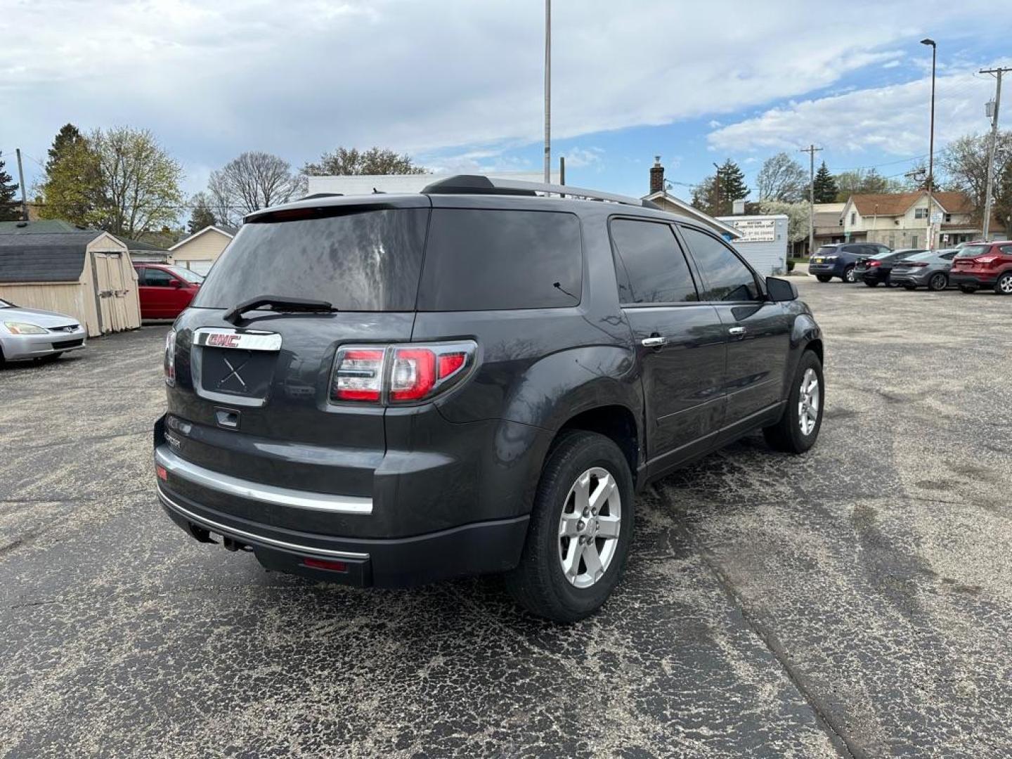 2014 GRAY GMC ACADIA SLE (1GKKRPKD4EJ) with an 3.6L engine, Automatic transmission, located at 1708 Broadway, Rockford, IL, 61104, (815) 397-5010, 42.252522, -89.069359 - Photo#2