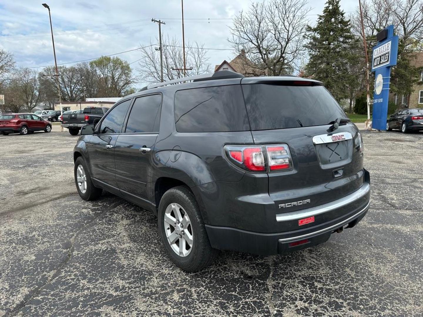 2014 GRAY GMC ACADIA SLE (1GKKRPKD4EJ) with an 3.6L engine, Automatic transmission, located at 1708 Broadway, Rockford, IL, 61104, (815) 397-5010, 42.252522, -89.069359 - Photo#3