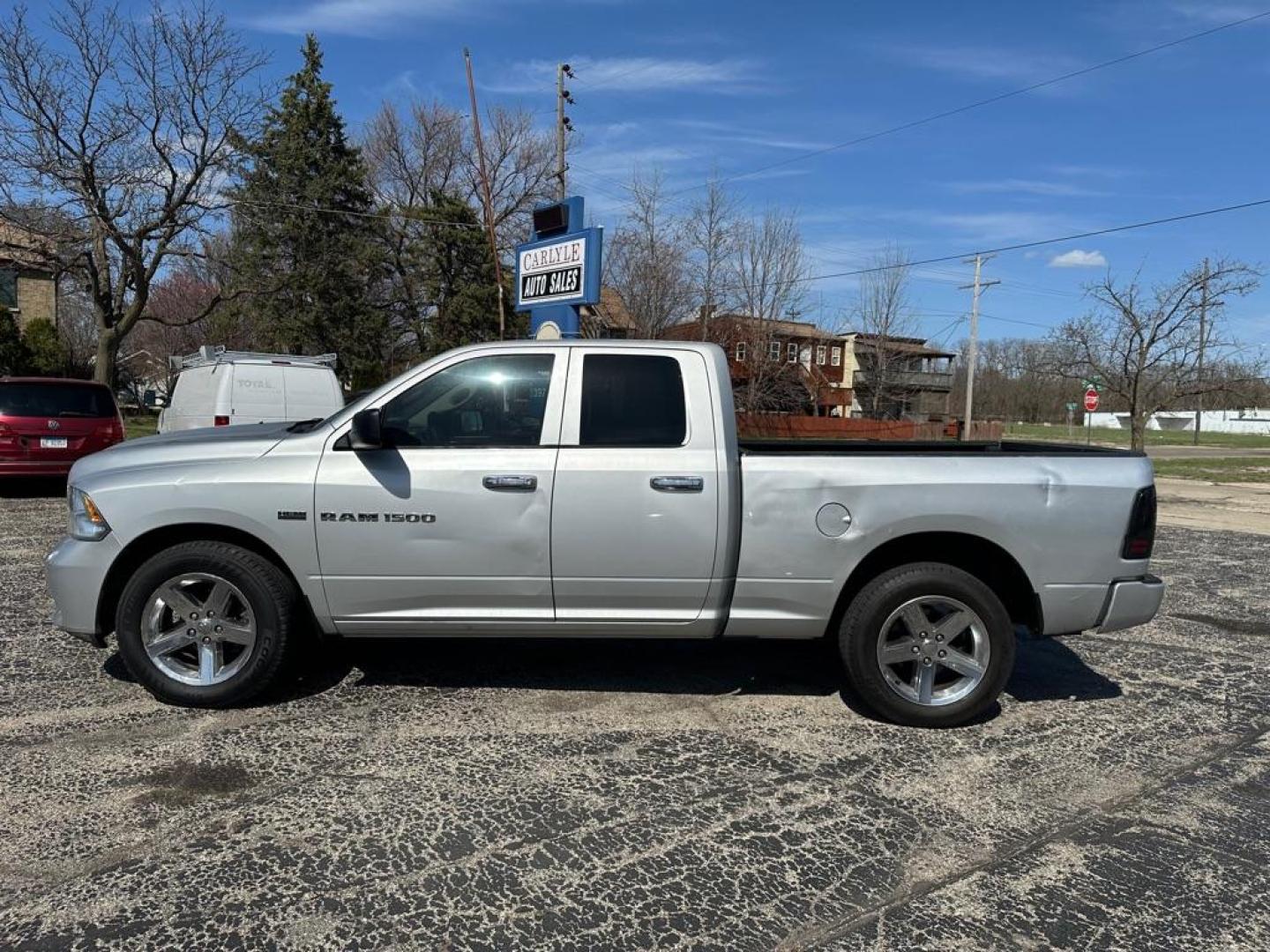 2012 SILVER DODGE RAM 1500 ST (1C6RD6FT8CS) with an 5.7L engine, Automatic transmission, located at 1708 Broadway, Rockford, IL, 61104, (815) 397-5010, 42.252522, -89.069359 - Photo#5