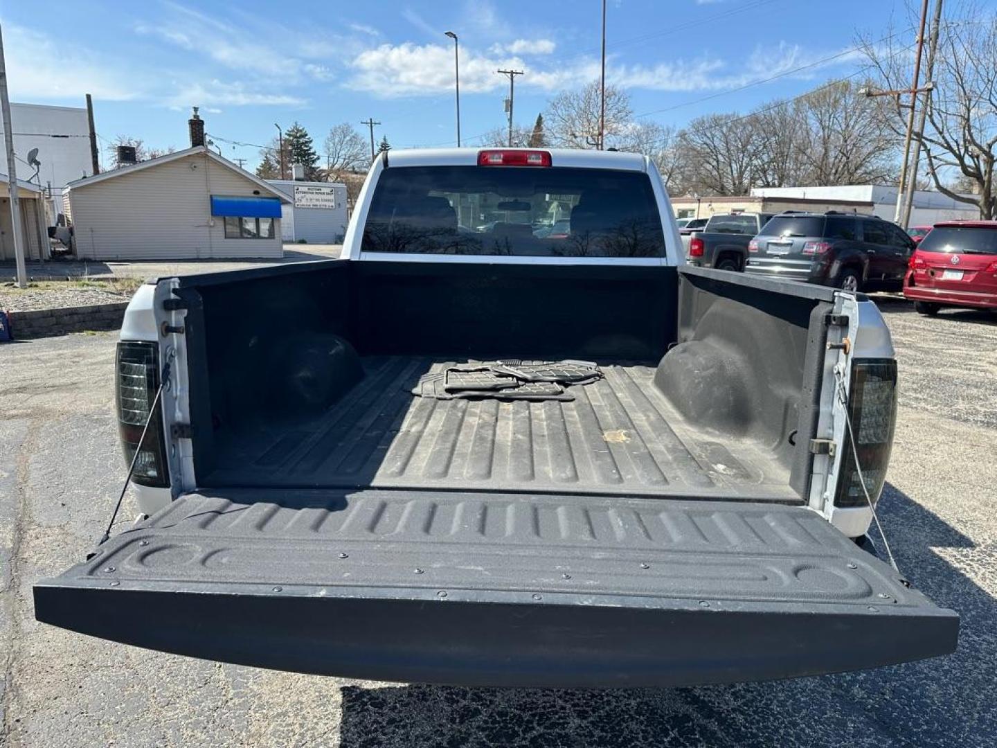 2012 SILVER DODGE RAM 1500 ST (1C6RD6FT8CS) with an 5.7L engine, Automatic transmission, located at 1708 Broadway, Rockford, IL, 61104, (815) 397-5010, 42.252522, -89.069359 - Photo#6