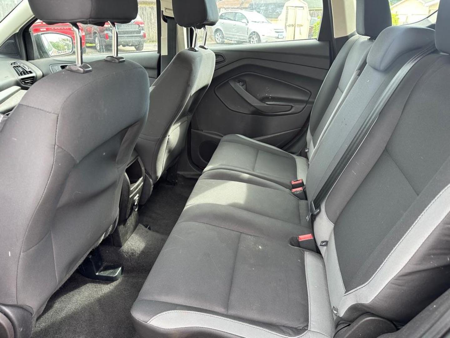 2015 ORANGE FORD ESCAPE S (1FMCU0F76FU) with an 2.5L engine, Automatic transmission, located at 1708 Broadway, Rockford, IL, 61104, (815) 397-5010, 42.252522, -89.069359 - Photo#4