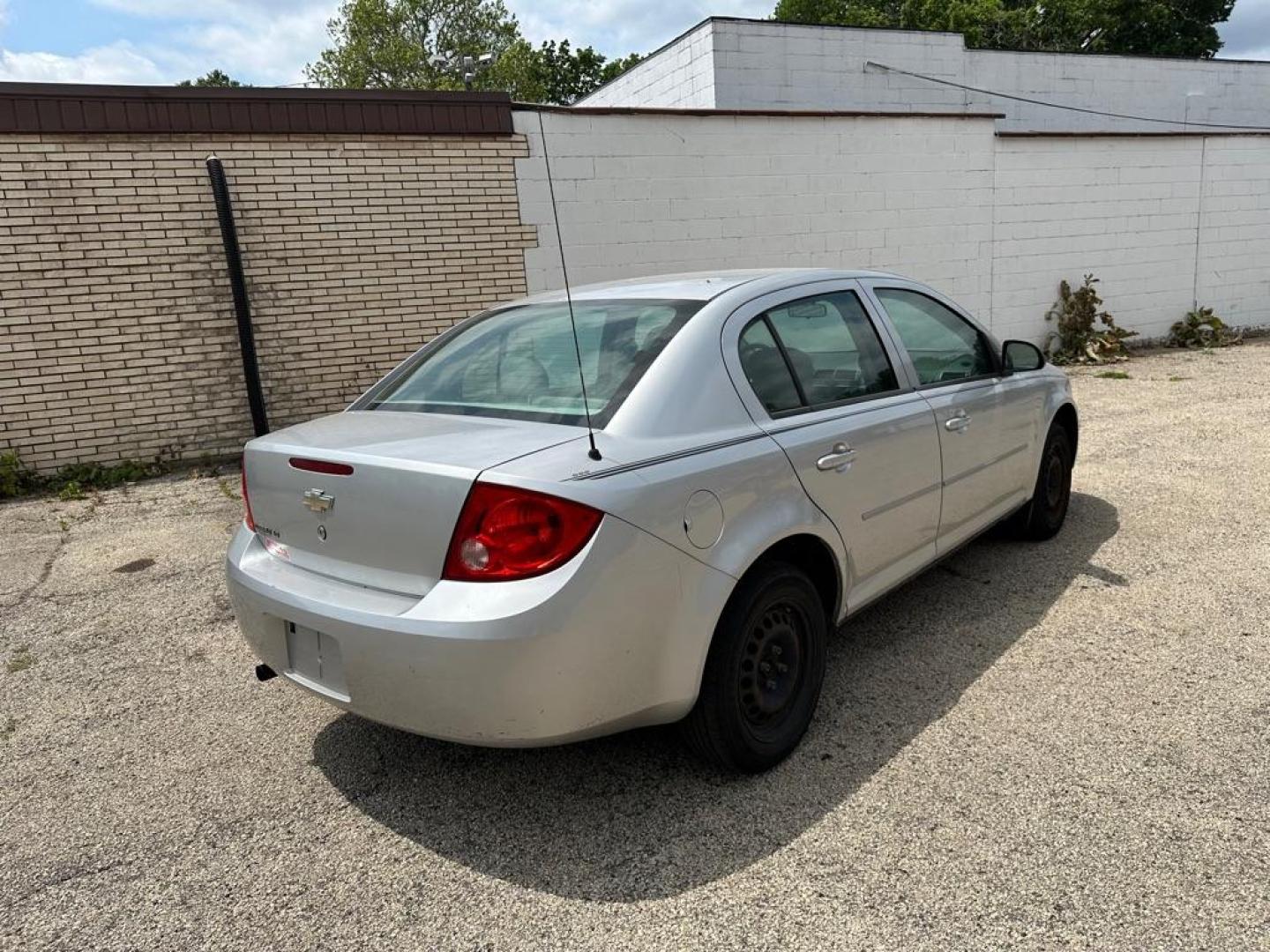 2009 SILVER CHEVROLET COBALT LT (1G1AT58H997) with an 2.2L engine, Automatic transmission, located at 1708 Broadway, Rockford, IL, 61104, (815) 397-5010, 42.252522, -89.069359 - Photo#3