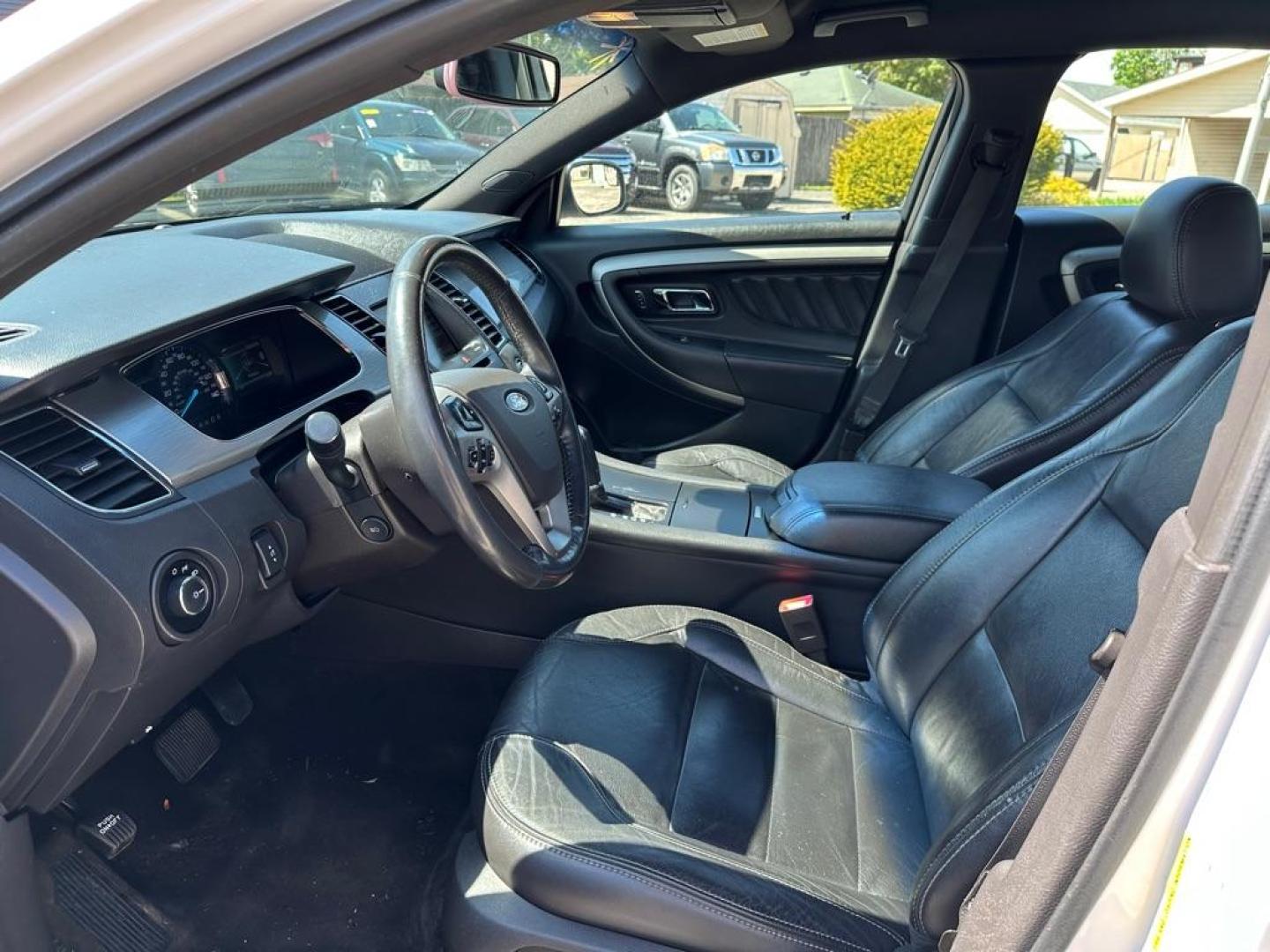 2015 WHITE FORD TAURUS SEL (1FAHP2E83FG) with an 3.5L engine, Automatic transmission, located at 1708 Broadway, Rockford, IL, 61104, (815) 397-5010, 42.252522, -89.069359 - Photo#6