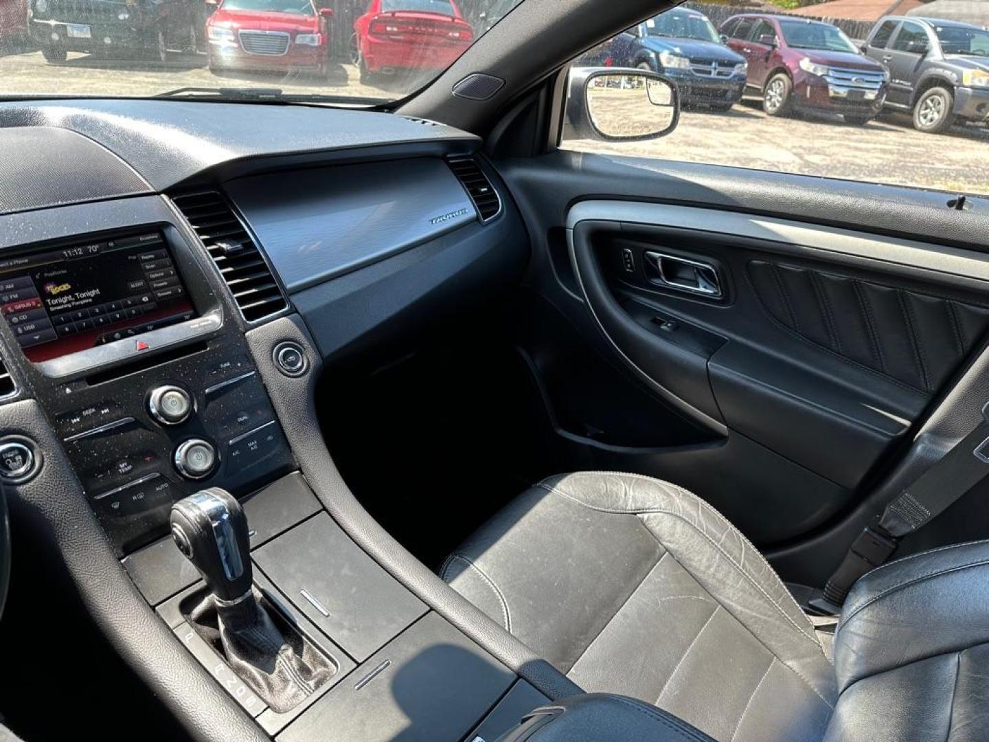 2015 WHITE FORD TAURUS SEL (1FAHP2E83FG) with an 3.5L engine, Automatic transmission, located at 1708 Broadway, Rockford, IL, 61104, (815) 397-5010, 42.252522, -89.069359 - Photo#10