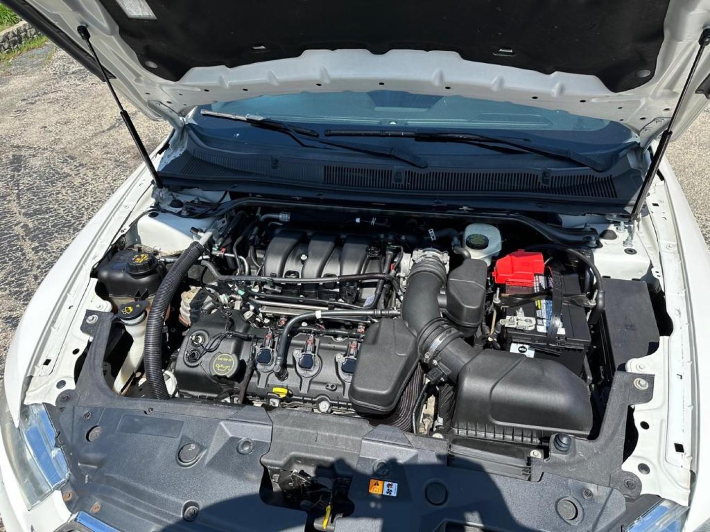 2015 WHITE FORD TAURUS SEL (1FAHP2E83FG) with an 3.5L engine, Automatic transmission, located at 1708 Broadway, Rockford, IL, 61104, (815) 397-5010, 42.252522, -89.069359 - Photo#12