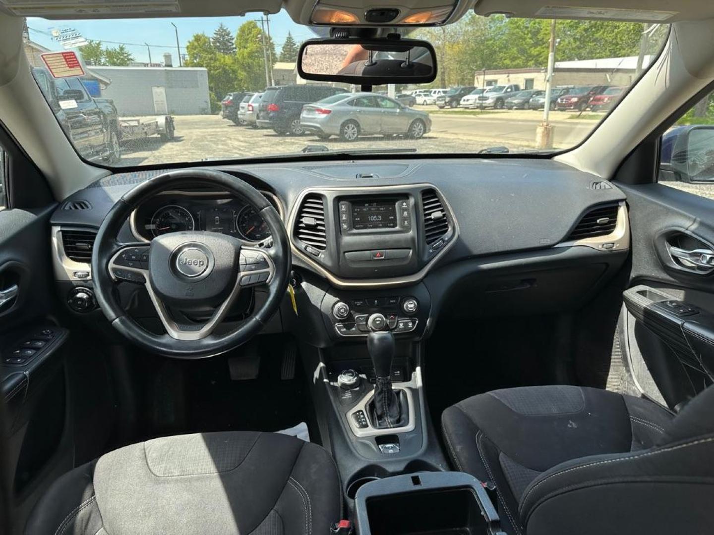 2015 BLUE JEEP CHEROKEE LATITUDE (1C4PJMCB0FW) with an 2.4L engine, Automatic transmission, located at 1708 Broadway, Rockford, IL, 61104, (815) 397-5010, 42.252522, -89.069359 - Photo#5