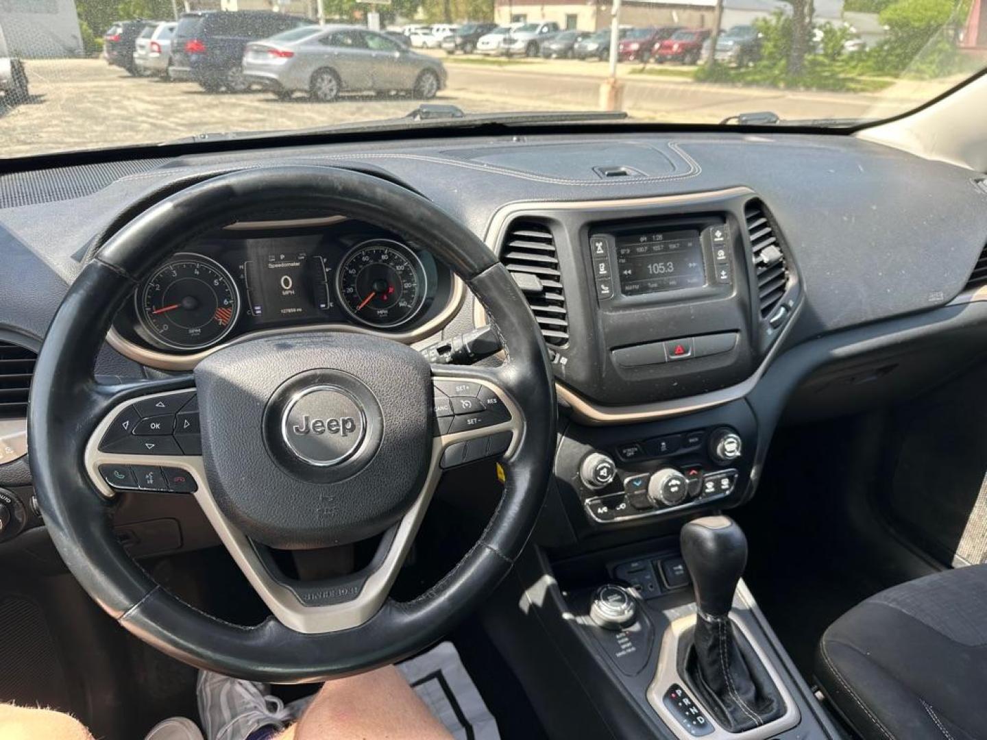 2015 BLUE JEEP CHEROKEE LATITUDE (1C4PJMCB0FW) with an 2.4L engine, Automatic transmission, located at 1708 Broadway, Rockford, IL, 61104, (815) 397-5010, 42.252522, -89.069359 - Photo#9