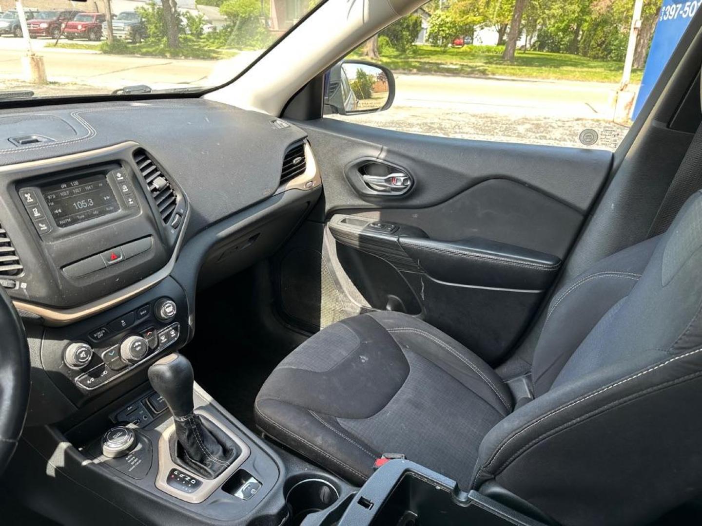 2015 BLUE JEEP CHEROKEE LATITUDE (1C4PJMCB0FW) with an 2.4L engine, Automatic transmission, located at 1708 Broadway, Rockford, IL, 61104, (815) 397-5010, 42.252522, -89.069359 - Photo#10