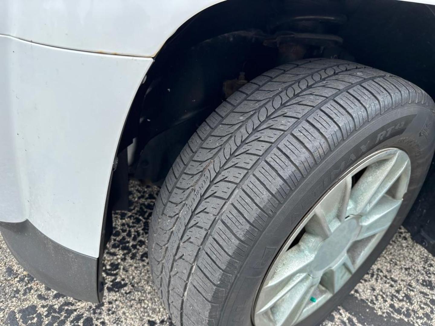 2013 WHITE GMC TERRAIN SLE (2GKALMEK9D6) with an 2.4L engine, Automatic transmission, located at 1708 Broadway, Rockford, IL, 61104, (815) 397-5010, 42.252522, -89.069359 - Photo#13