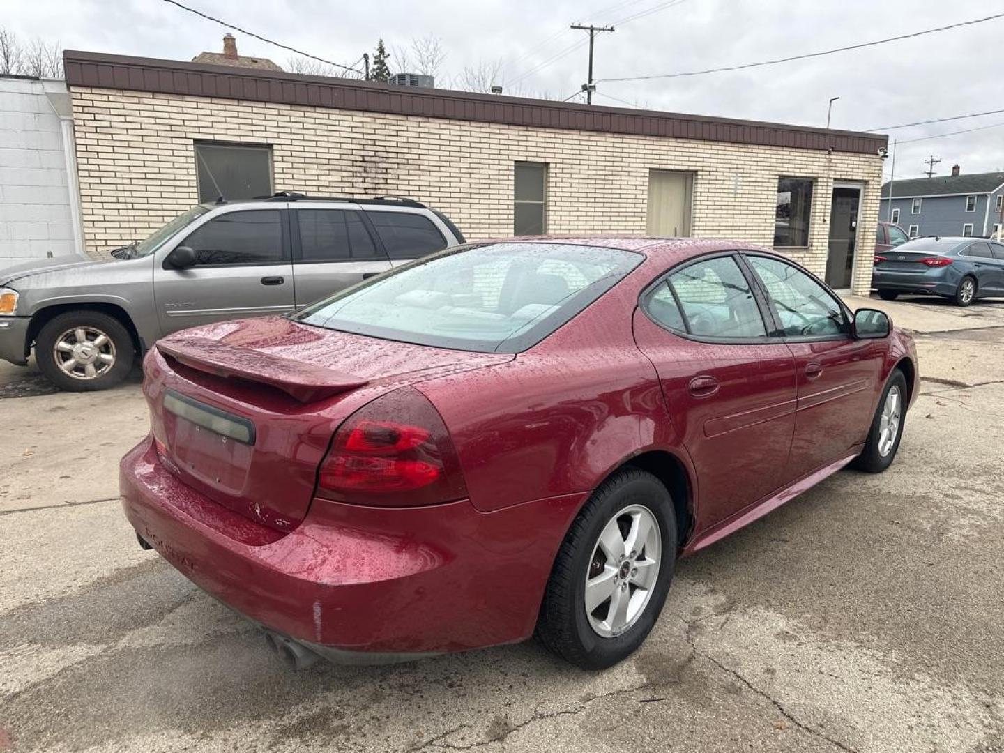 2005 MAROON PONTIAC GRAND PRIX GT (2G2WS522251) with an 3.8L engine, Automatic transmission, located at 1708 Broadway, Rockford, IL, 61104, (815) 397-5010, 42.252522, -89.069359 - Photo#3