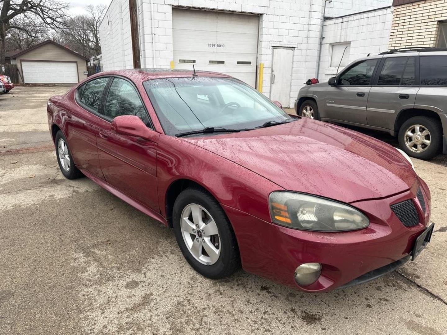 2005 MAROON PONTIAC GRAND PRIX GT (2G2WS522251) with an 3.8L engine, Automatic transmission, located at 1708 Broadway, Rockford, IL, 61104, (815) 397-5010, 42.252522, -89.069359 - Photo#4