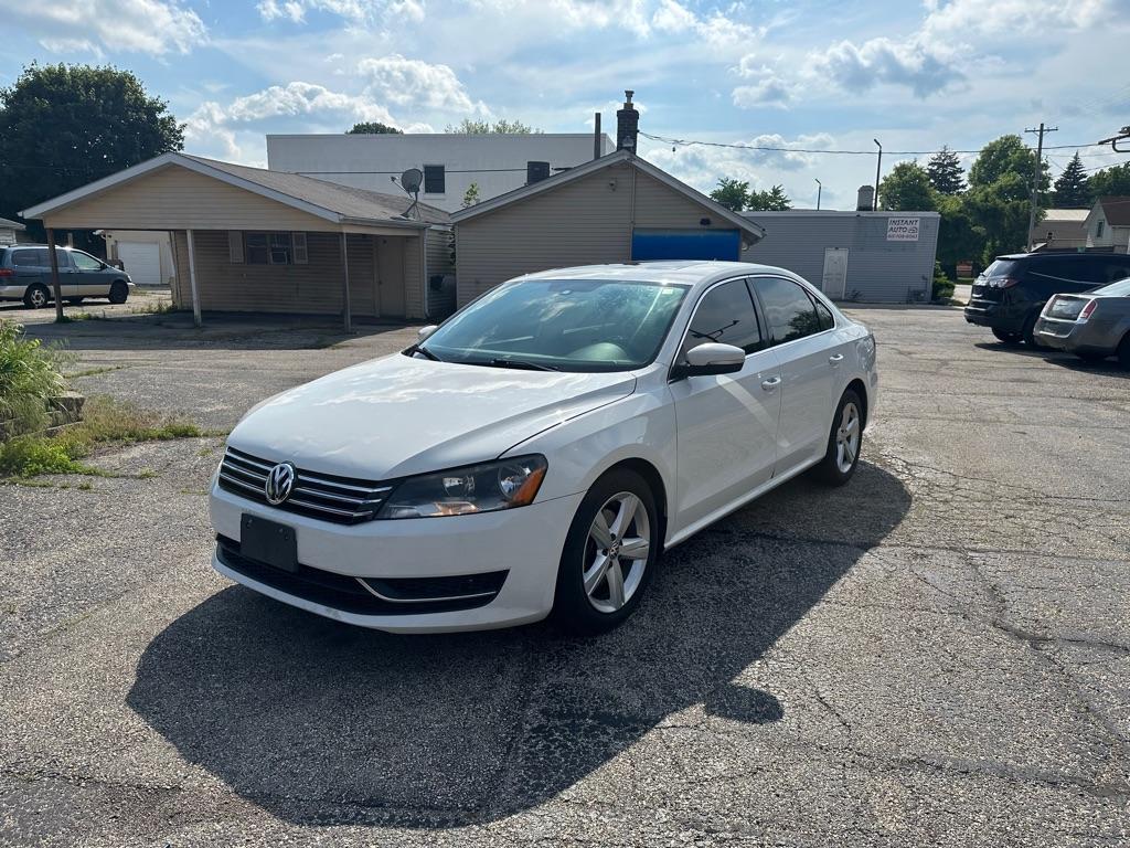photo of 2013 VOLKSWAGEN PASSAT SE