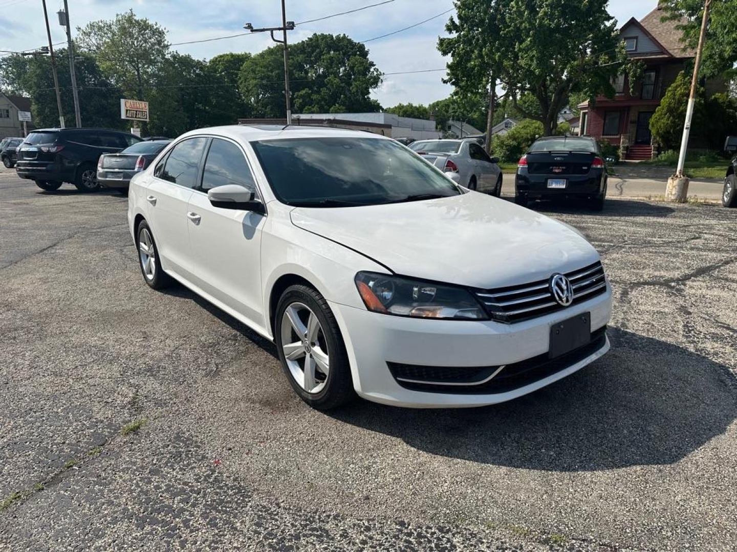 2013 WHITE VOLKSWAGEN PASSAT SE (1VWBP7A36DC) with an 2.5L engine, Automatic transmission, located at 1708 Broadway, Rockford, IL, 61104, (815) 397-5010, 42.252522, -89.069359 - Photo#1